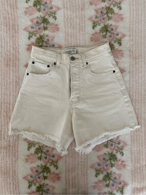 Abercrombie & Fitch The Dad Short in  Cream Frayed Hem